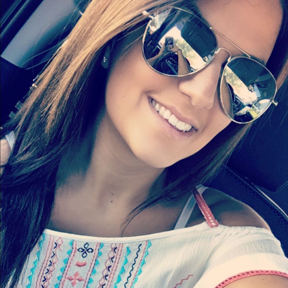 Meet your Posher, Danielle